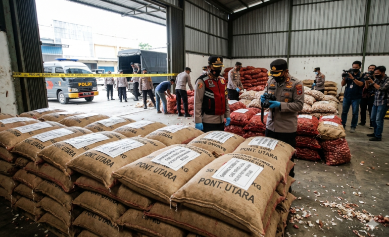 Distribusi Pangan Tanpa Izin Terbongkar di Pontianak, Aparat Amankan Puluhan Ton Komoditas