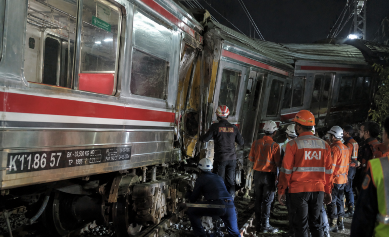Menhub Sebut Lima Korban Tabrakan Kereta Bekasi Timur Masih Dirawat
