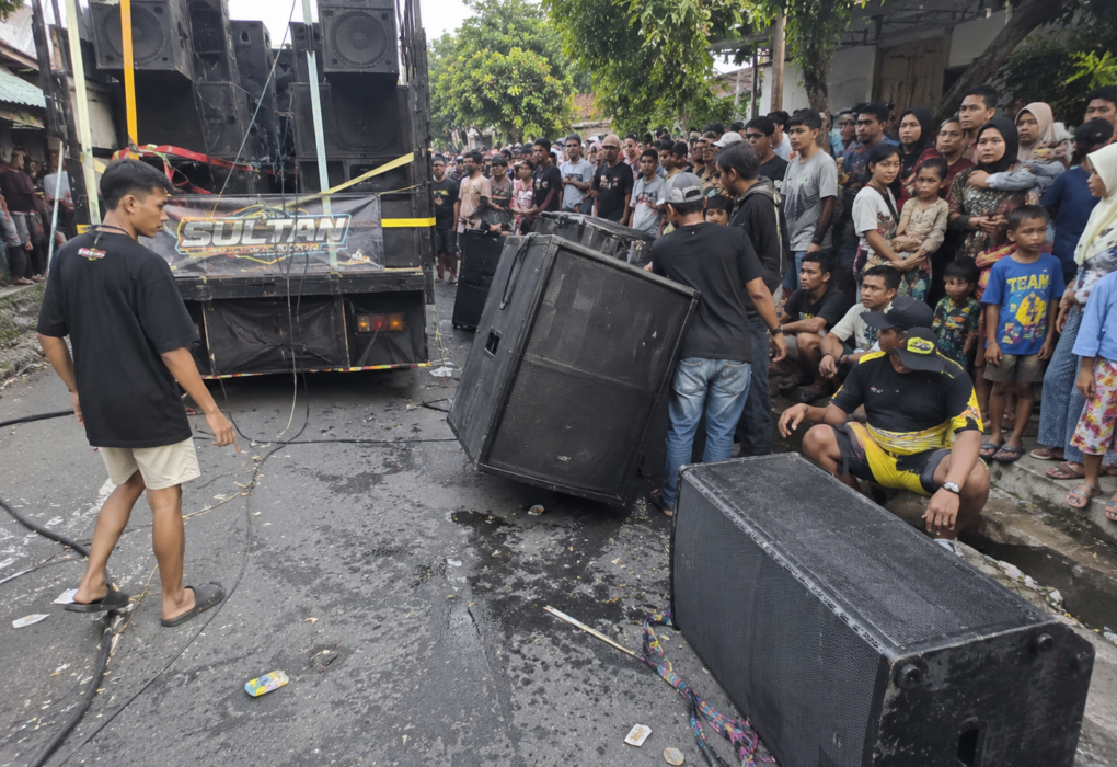 Speaker Sound Horeg Jatuh Timpa Ibu dan Balita Saat Karnaval di Mojokerto
