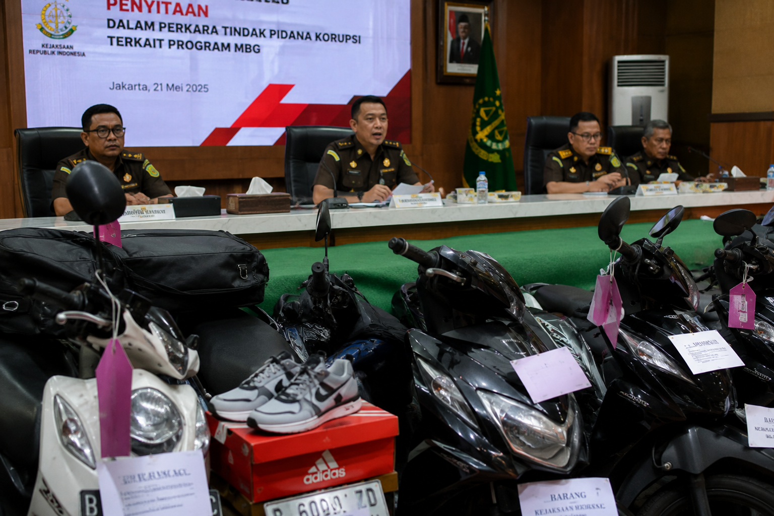 Kejagung Ungkap Alasan Motor hingga Sepatu di Kasus Korupsi MBG Tidak Disita