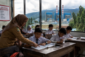 Ekonomi Halmahera Melonjak Berkat Hilirisasi, Program Pendidikan Gratis Ikut Berkembang