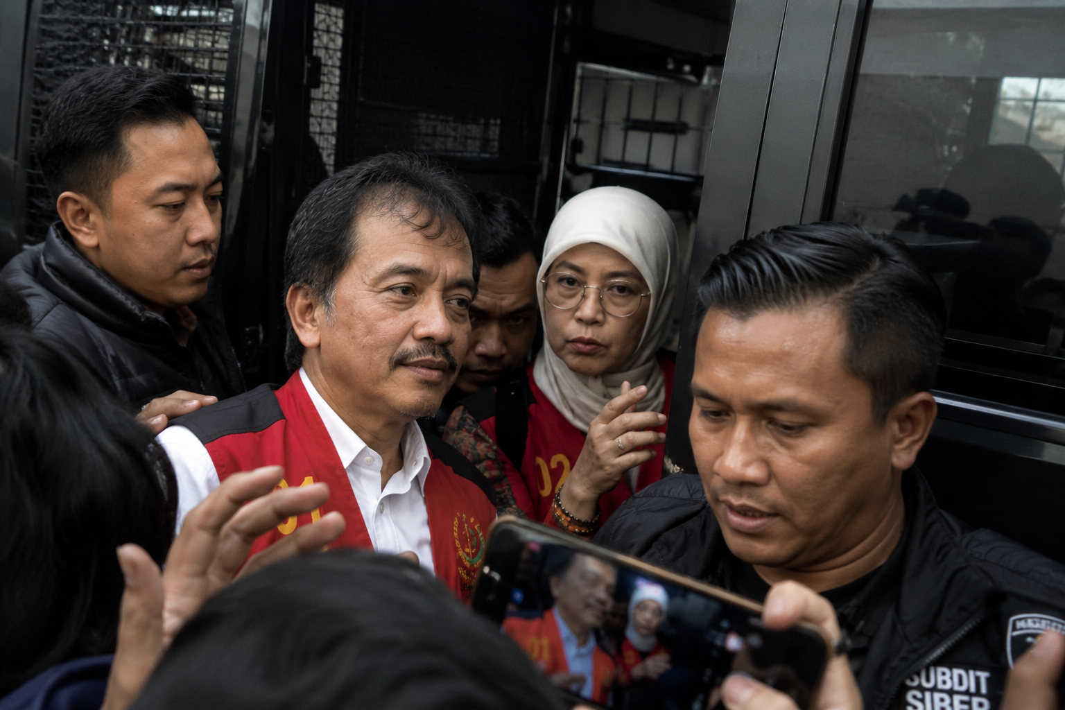 Roy Suryo dan Dokter Tifa Jalani Pemeriksaan Kesehatan di RS Polri Usai Ditahan