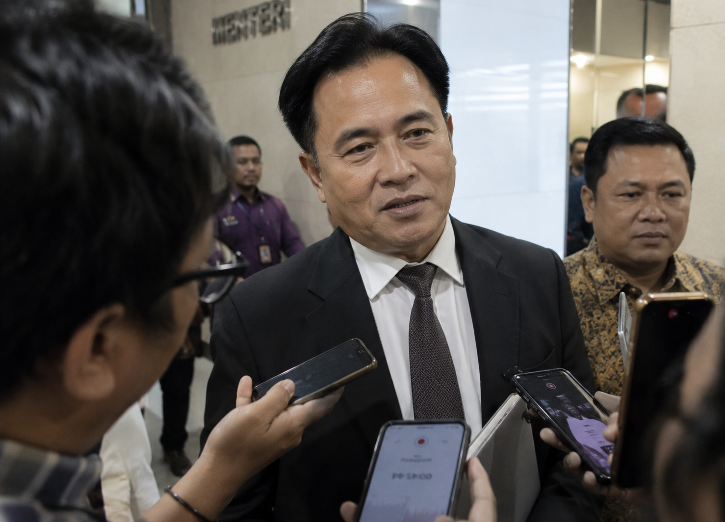 Yusril KPK bisa ambil alih kasus eks Jampidsus Febrie Adriansyah